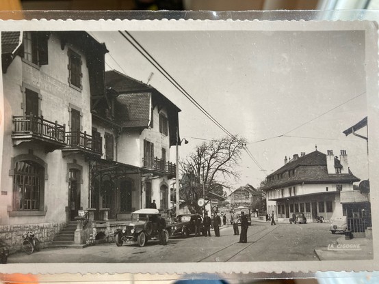An old 1940s (?) postcard showing the French « Douane » building in Moëllesulaz (Note the French spelling of the name). The tram runs down the centre of the street.