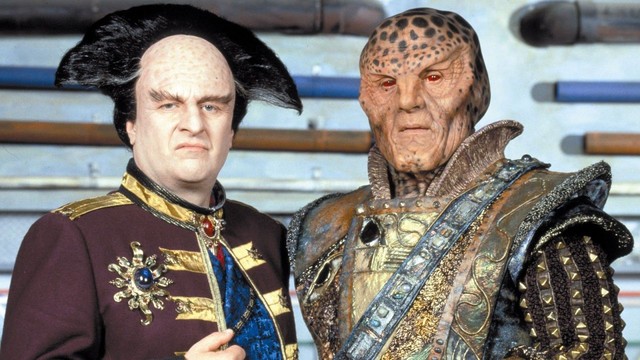 A publicity still of Londo Mollari and G'Kar from Babylon 5 