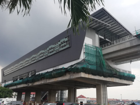 LRT Sri Andalas Station on the currently constructing LRT3 Shah Alam Line as example on how the stations looked like. / Photo by Asiayazhou released under CC BY-SA 4.0 on Wikimedia Commons.