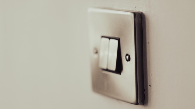 Le prix de l’électricité va augmenter seulement à cause des taxes en février, pointe le CRE