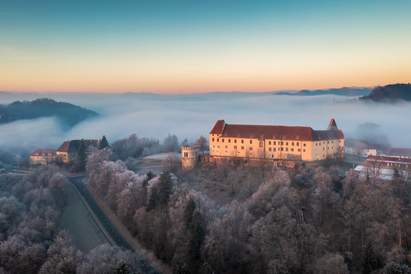 Schloss Seggau in Leibnitz bei Sonnenaufgang