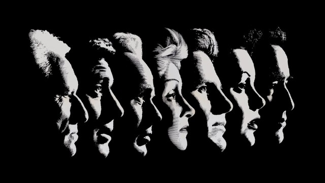Sieben Figuren aus dem Film "Das Urteil von Nürnberg" (1961) im Profil, in einer Reihe, in schwarz-weiß