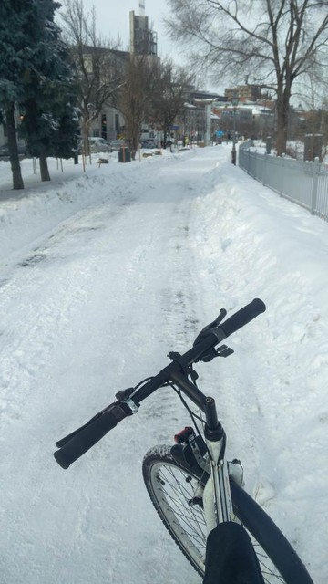 Old white bicycle in a snowy path