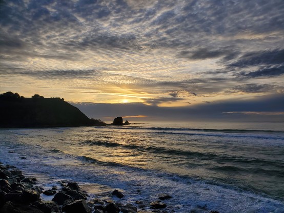 Once Old Sol got closer to the horizon, the white clouds and blue waves started to assert themselves a bit more.