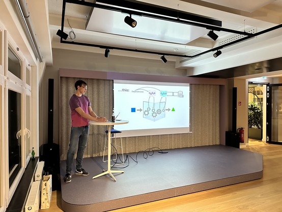 Sebastian on stage talking about internal and external dependencies in unit tests.