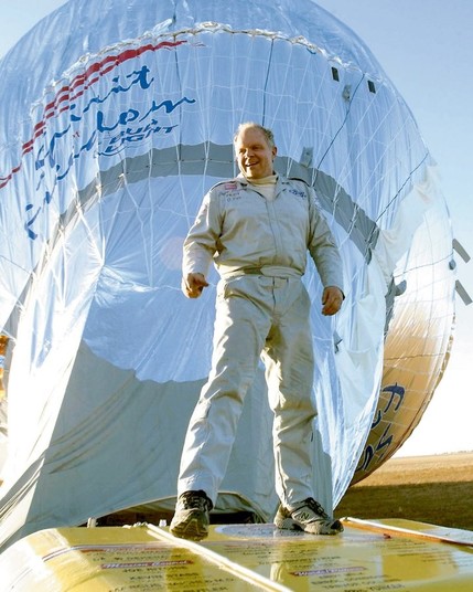 Steve Fossett completed the first balloon solo flight over the Pacific Ocean on Feb. 22, 1995.

The mission performed under the motto "Seoul to San Francisco" started on February 1995 in the capital city of South Korea. Althought the trip was intended for US coast, the balloon finally landed on February 21, in a farmer's muddy field in Leader, Saskatchewan, Canada.

The entire flight to cross the Pacific Ocean endured four days, covering 5345 miles and breaking the previous long distance record established in 5,208 miles. At the same time the aeronaut become the first person to fly a balloon solo across the Pacific Ocean.

During the flight, Fossett faced several problems like losing the propane heaters for his cabin which made the cabin froze during most of the trip, or almost hitting the Ocean's surface due to the failure of a burner.