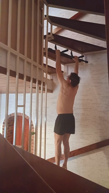 Me in my stairwell at the pull-up-bar rack two hours ago. 4th set, three classic pull-ups sliced out the middle of the set. Age 68. See @MeFitYouFit on Youtube for the whole story of recovered health and permanent weight loss as the pandemic took hold.