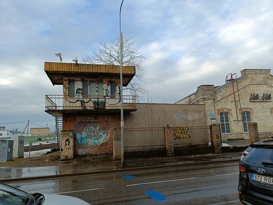 A really nasty looking building has graffiti's on the wall 