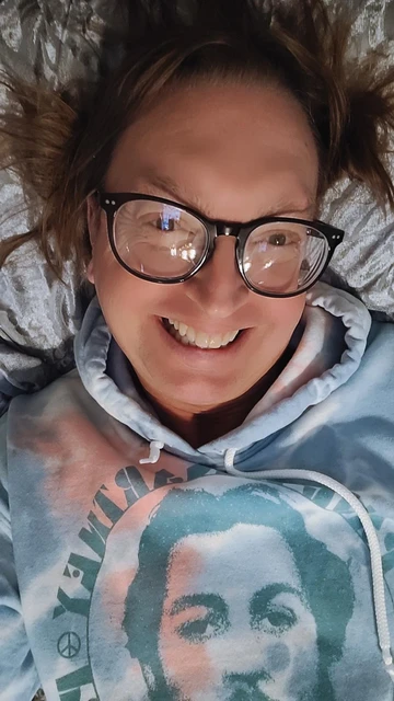 Me smiling, and chill-laxing!😋😆🥰