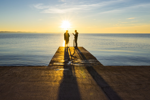 Two fisher in a sunset at the sea
Zwei Fischer am Meer bei Sonnenuntergang