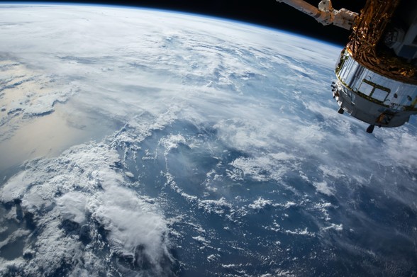 Satellit im Weltall