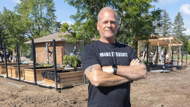 TV contractor Mike Holmes