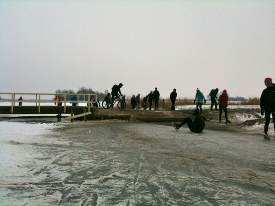 skaters clunking along a bridge