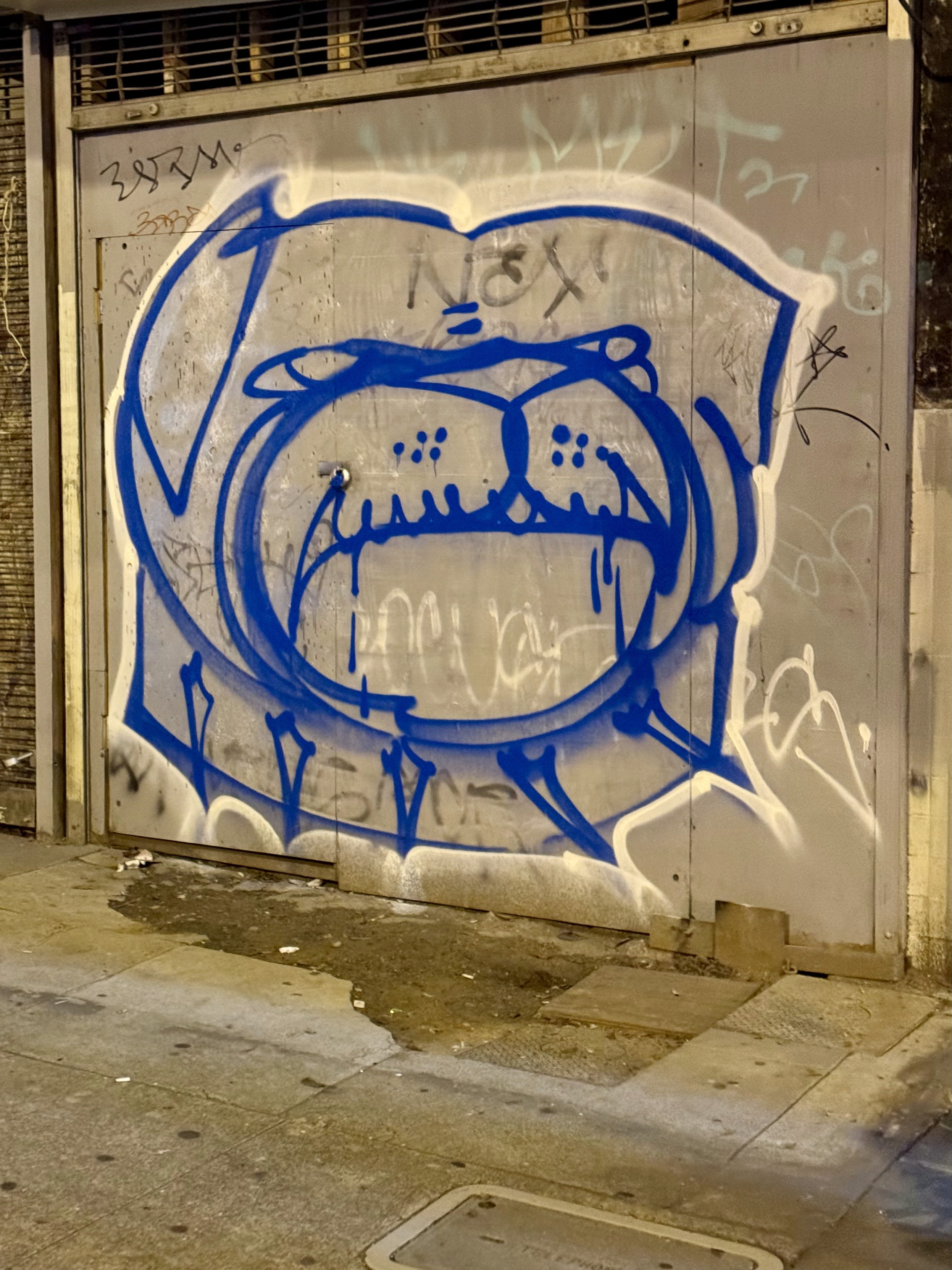 MOVE Graffiti Mr.HOBBYから発売された水性ソフビカラー使用し、特性を活かした塗装を施しました。  プロフィールのリンクより詳細をご確認ください。 水性ソフビカラーは乾きが少し遅く重ね塗りも楽々できるため筆塗りに特化しています。  薄め液はソフビ自体を傷めず 