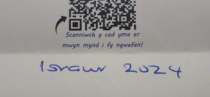 QR code, with rubbish Welsh.