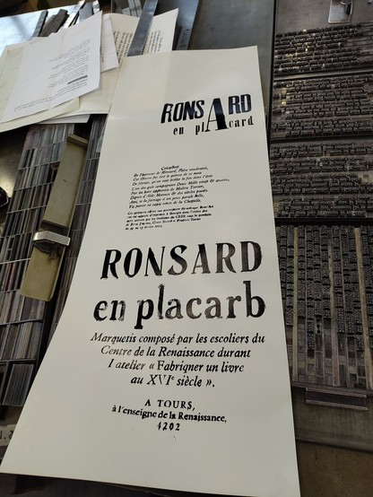 Première épreuve d'un colophon et de tests de page de titre, à l'imprimerie des mille univers. Les typographes manquent encore de pratique, mais la composition pas de coquilles...