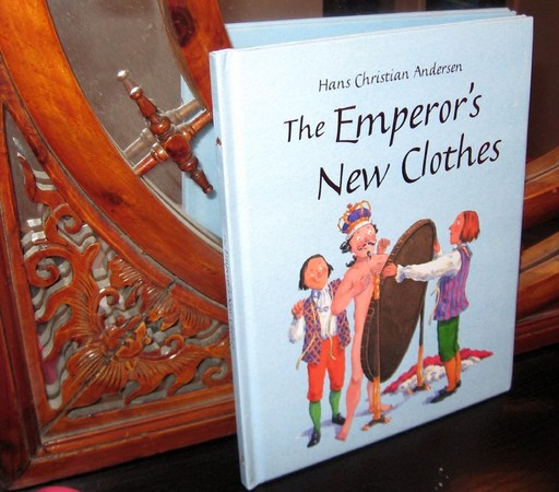 Cartoon-style book cover of the  Emperor's New Clothes by Hans Christian Andersen:

A naked middle-aged man with a crown 👑 and a mustache standing in front of a body-sized mirror 🪞 being held by a servant. Behind him, a younger man with a big smirk, the tailor.

Source:
https://live.staticflickr.com/3071/2655711408_95152d6346_b.jpg


