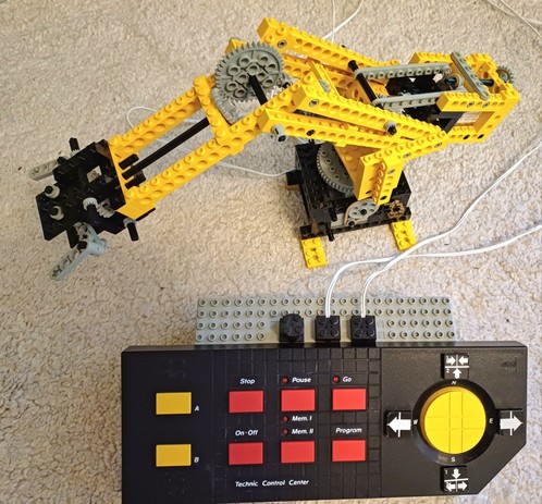 LEGO robitic arm from set 8094 with "Technic Control Center"