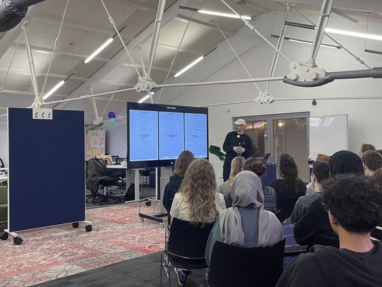 person (@srdd@mastodon.social) presenting about computational design to an audience of students at HVA, Amsterdam.