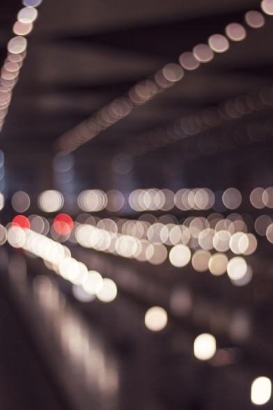 Foto desenfocada (bokeh) de las luces del interior de la estación Delicias (Zaragoza).

Defocused photo with bokeh lights of Delicias railway station (Zaragoza).