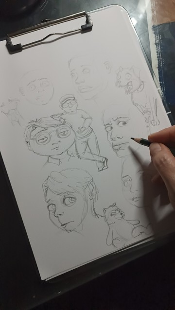Kritzeleien von Gesichtern, Charakteren, Stilisierten Körpern und Tieren inlm Cartoonstyle auf einem DIN A 4 Blatt