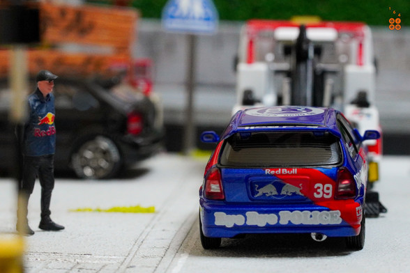 Honda Civic Type-R EK9 No Good Racing Red Bull Livery by INNO64 in 1:64 scale with 1:64 figure on area 164
