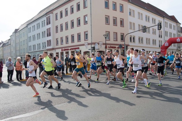 Start zum 10 km Lauf - Mazda-Lauf in Eilenburg. Zum 27. Mal ging es durchs Zentrum von Eilenburg.