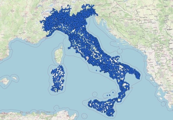 map of Italy, with blue squares indicating the location of refuelling stations for which the study (linked in post) has looked at the feasibility of a grid connection