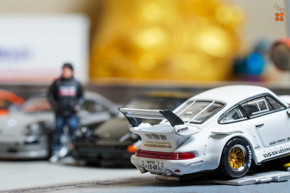 Porsche RWB 930 Kamizawa by Tarmac Works in 1:64 scale with 1:64 figure on area 164