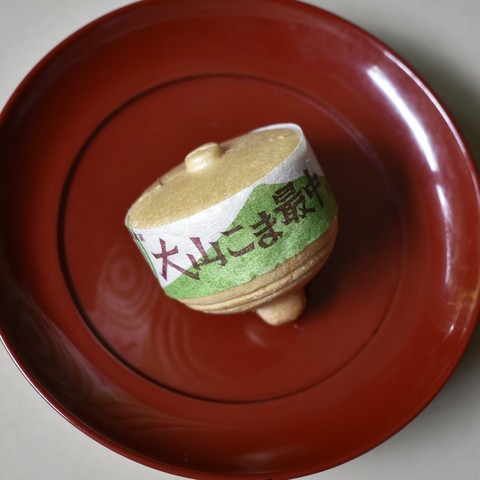 Monaka in the shape of a spinning top.
