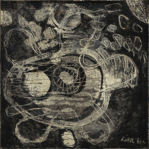 Here we have a painting consisting of shades of beige, grey and black. Various figures are noticeable, such as dots, circles and a large flower-like shape in the centre. The painting was made in 1961 by Lotti van der Gaag. Its title refers to a place in Italy where mysterious rock carvings where found with inscriptions which had the shape of a four-petalled flower, surrounded by dots.