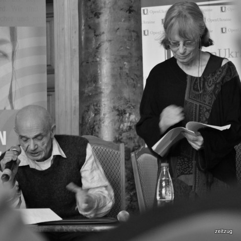 SW-Porträt Mark Belorusez, Elke Erb, bei einer Lesung in Czernowitz, September 2010