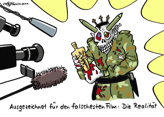Karikatur zur Oscarverleihung, Untertitel: "Ausgezeichnet für den falschesten Film: Die Realität." Von links ragen Kameras und Mikrofone ins Bild. Rechts zeigt eine Art Horrorfigur stolz ihren Oscar, die nach Tod, Militär, Gewalt, Waffen, Blut, Skrupel- und Hirnlosigkeit aussieht.