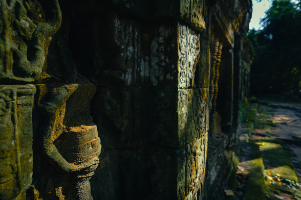 Close up of the ruins off the path to Ta Prohm