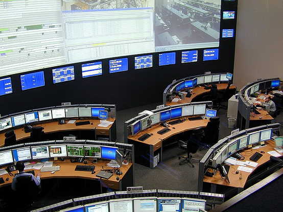 Deutsches Raumfahrt-Kontrollzentrum (GSOC) in Oberpfaffenhofen 2008

Bildcredit Harald Bischoff

damals u.a.
Missionskontrollraum
des ISS-Spacestation
Columbus Kontrollzentrum
Oberpfaffenhofen