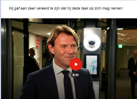 Screenshot van een videofragment van Kim Putters, die de pers te woord staat op de dag dat hij toegezegd heeft de volgende informateur te willen zijn. 

tekst: "Hij gaf aan zeer vereerd te zijn dat hij deze taak op zich mag nemen."