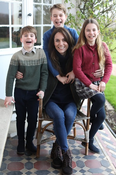 Kate Middleton's Mother's Day picture
Source X, formerly Twitter 2024 Mar.10
