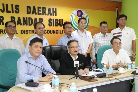 A group of people at the meeting room of Sibu Rural District Council. / Photo from linked article.