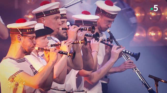 En 2023, la Fête de la Saint-Patrick a invité la Bretagne à venir célébrer son quinzième anniversaire lors d'une soirée au Dôme de Paris. Avec pour la première fois la participation de Dan Ar Braz et la commémoration sur scène des 70 ans du Bagad de Lann Bihoué. Les "Marins d'Iroise" et le Pipe Band de musique écossaise, le Samarobriva Pipe Band sont également de la partie, ainsi que l'un des meilleurs cercles de danse de Bretagne, le Cercle du Croisty, plusieurs fois nominé Meilleur groupe de danse bretonne. Enfin, les Irlandais Danceperados of Irlande, acclamés dans toute l'Europe, complètent l'affiche.