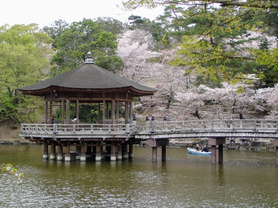 Heron Pond's 'Ukimi-do' ('Floating Pavilion').
