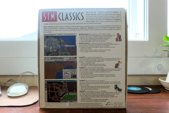 Photo of the back of the box which describes the games included in both English and French, along with one screenshot for each of the included games.