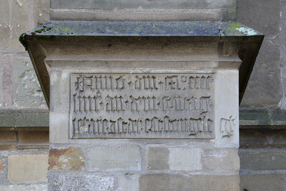 Cornerstone at Stiftskirche Öhringen. The text is carved in three lines of textura and reads:
“Anno dni Ⅿⅽⅽⅽⅽⅼⅰⅰⅰⅰ an dem ſontag letare iſt der eꝛſte ſtein gelegt”
This translates to:
“The first stone was laid on Laetare Sunday AD 1454.”
Laetare Sunday denotes the fourth Sunday of the season of Lent in the Christian liturgical calendar.

The spacing of the third line is much tighter than in the others, and the final ‘gt’ is positioned outside the framed area.
