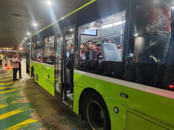 One of the buses involved in the accident. / Photo from linked article.