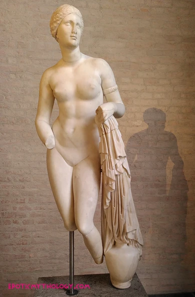 Photograph by me of a Roman copy of the Aphrodite of Knidos. She is missing her lower legs and hands. The goddess is depicted in the nude, holding a piece of fabric as she emerges from the bath or is about to get dressed.