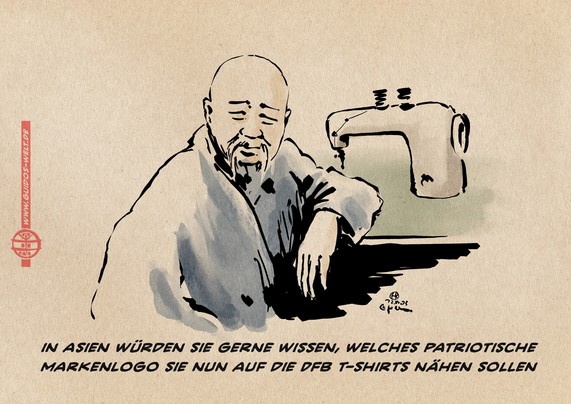Illustration. Wartender Asiate vor Nähmaschine. Textzeile: in Asien würden sie gerne wissen, welches patriotische Markenlogo sie nun auf die DFB t-Shirts nähen sollen