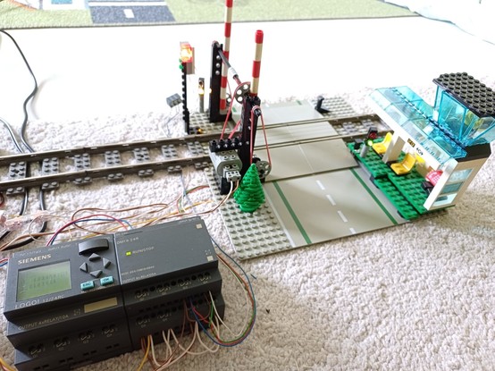 Lego level crossing 4532 with lego 4 volt motor for the railroad crossing and working traffic lights.

Also shown is the Siemens Logo 0BA5 with extension for controlling the level crossing with many wildly laid wires.