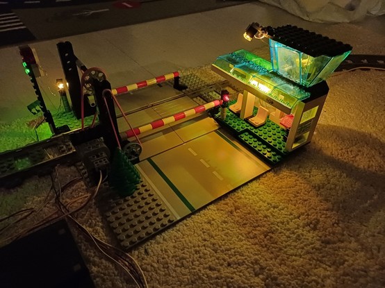 Lego level crossing 4532 with working traffic lights.