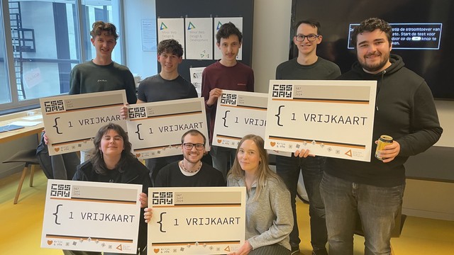 8 students with a CSS Day branded “vrijkaart”, printed on a foam board.