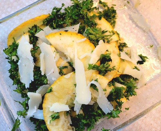 Salad made with Citron, Pecorino and Parsley