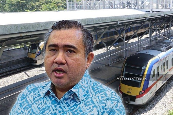 Photo of the transport minister superimposed on top of photo of KTM station with KTM ETS Silver train and KTM Komuter train at the platform. / Photo from linked article.